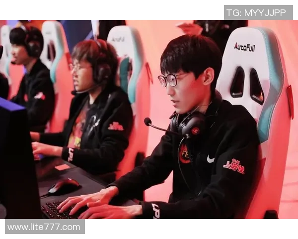 FPX战队在CSGO赛场上的个人能力提升引发热议与关注 FPX战队在CSGO赛场上的个人能力提升引发热议与关注