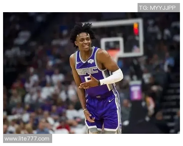 德阿隆福克斯:从新星崛起到NBA全明星的成长之路 德阿隆福克斯:从新星崛起到NBA全明星的成长之路